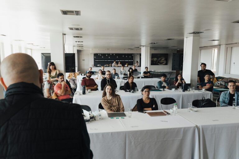 El compromiso en las organizaciones: del contrato al vínculo emocional