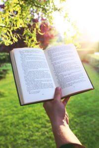 Los 4 libros que todo directivo debería leer este verano: una invitación a repensar la gestión del cambio